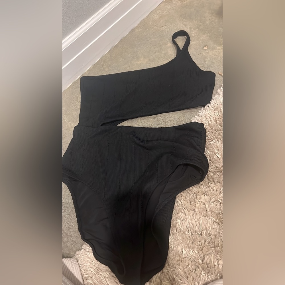Aerie crinkle asymmetrical cut out one shoulder swimsuit